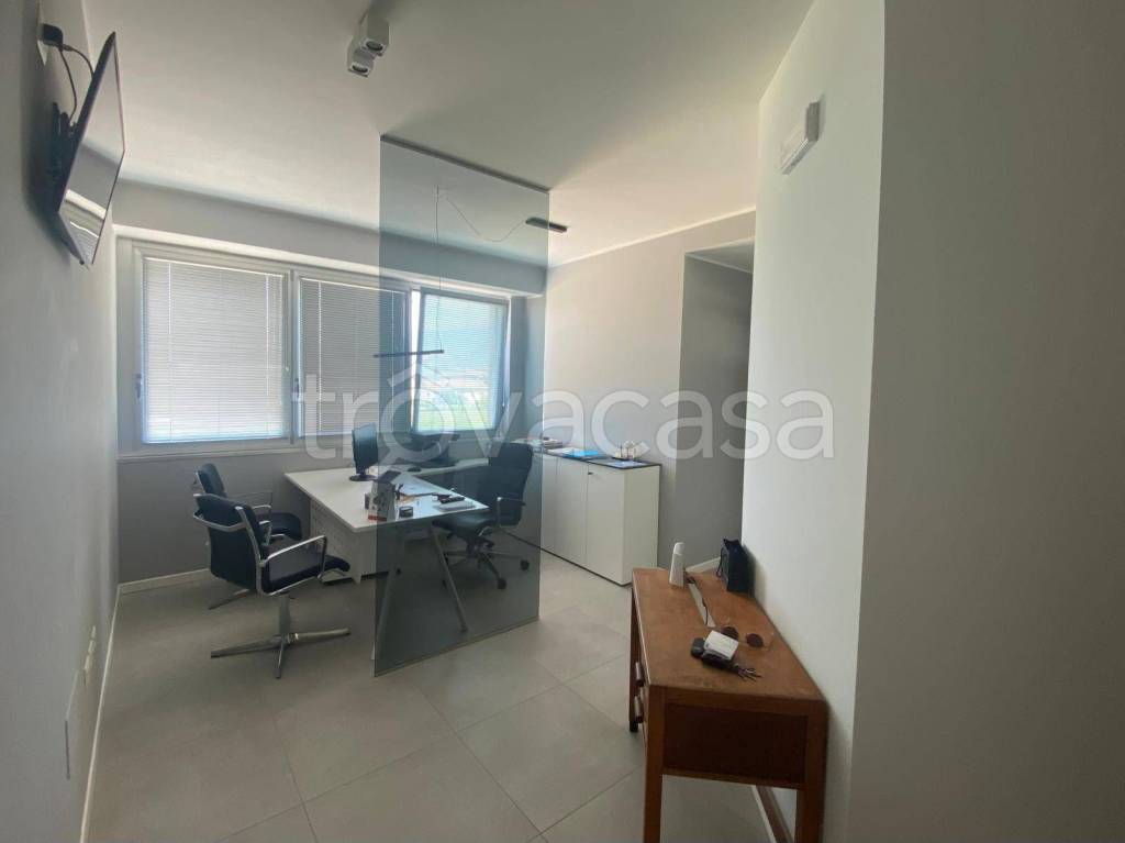 ufficio in affitto a Foligno in zona Paciana