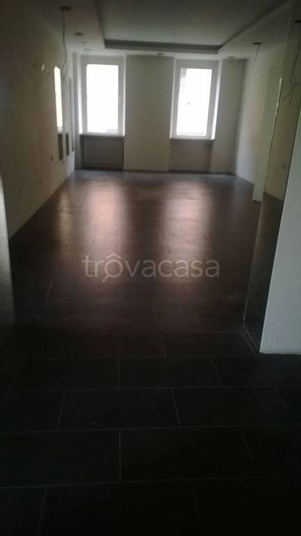 negozio in affitto a Foligno