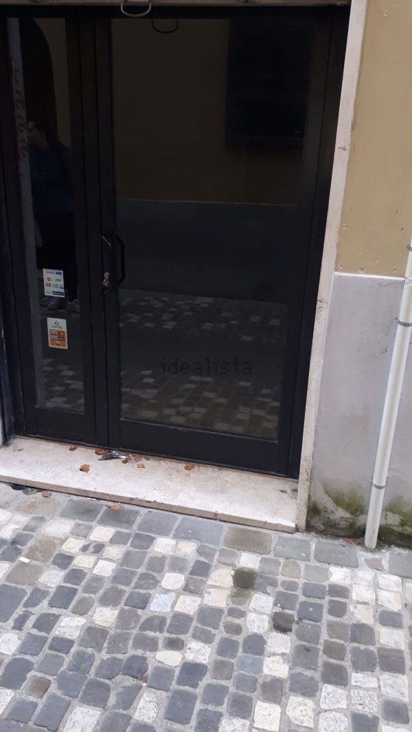 locale commerciale in affitto a Foligno