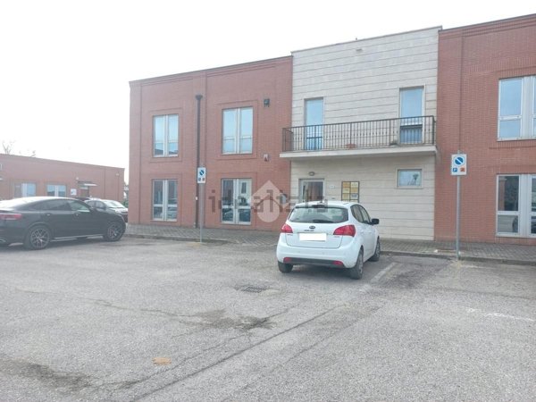 ufficio in affitto a Foligno in zona Paciana
