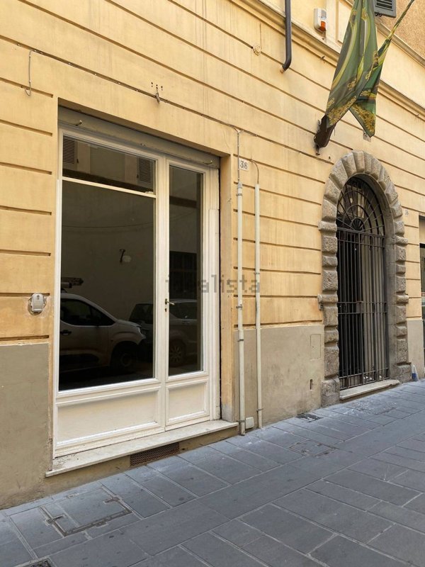 locale commerciale in affitto a Foligno