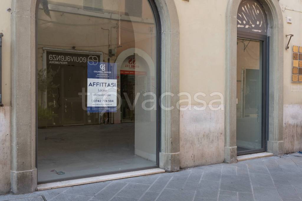 negozio in affitto a Foligno