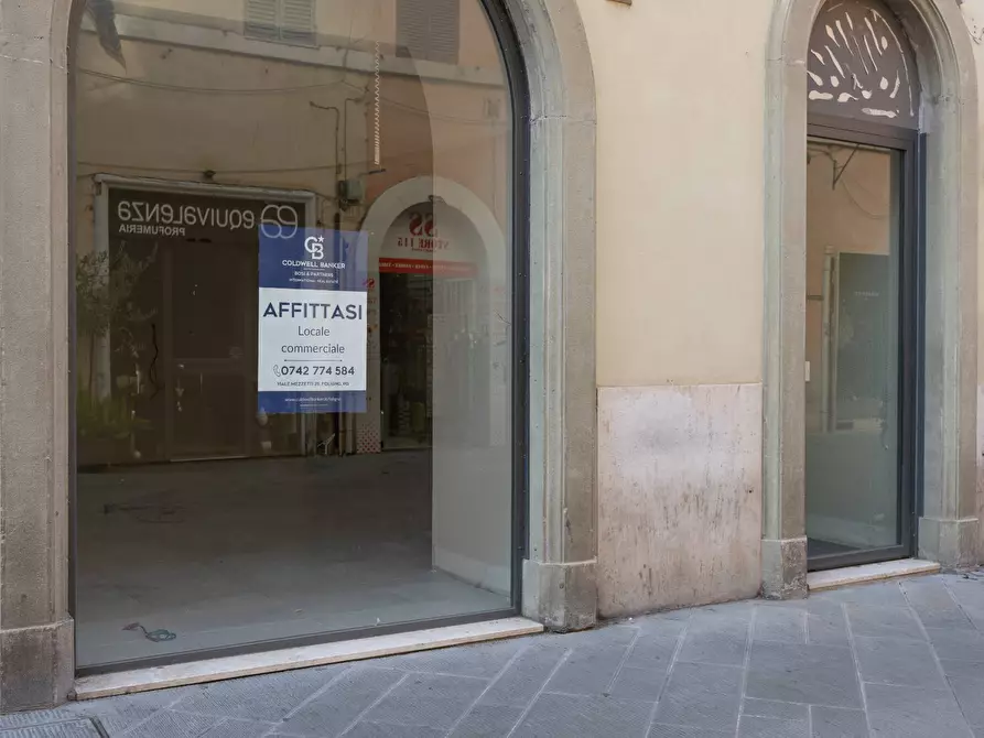 locale commerciale in affitto a Foligno