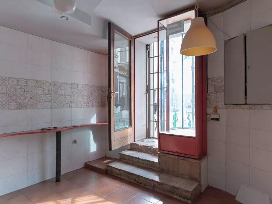 locale commerciale in affitto a Foligno