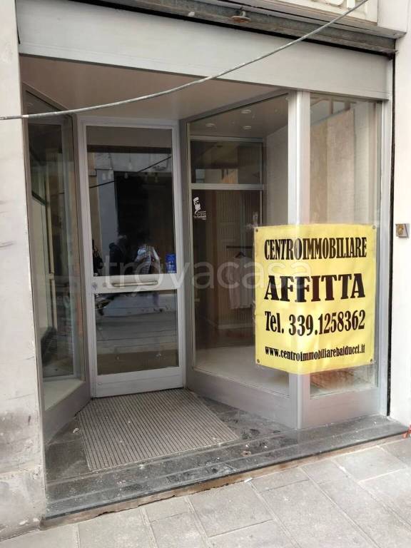 negozio in affitto a Foligno