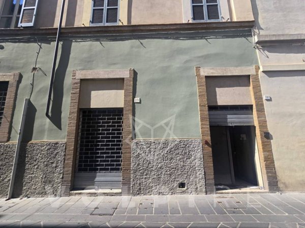 negozio in affitto a Foligno