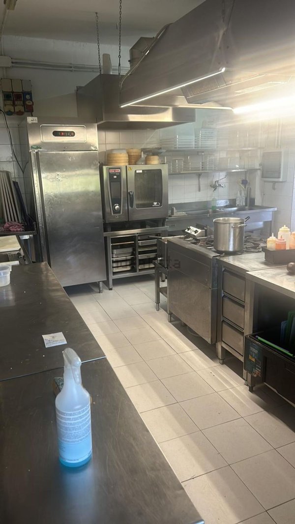 negozio in affitto a Foligno