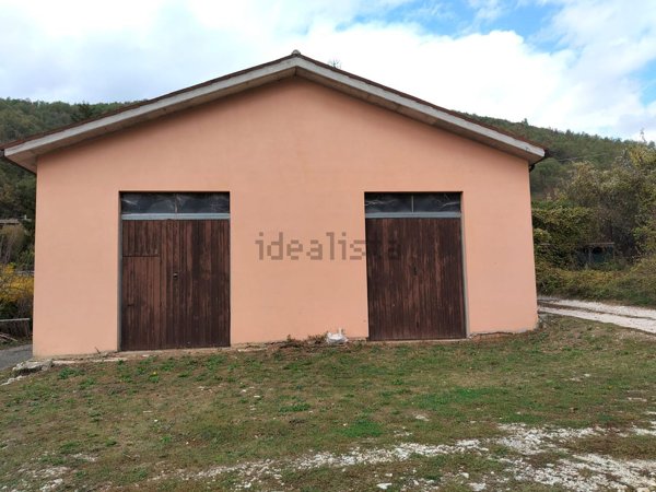 locale di sgombero in affitto a Foligno in zona Scopoli