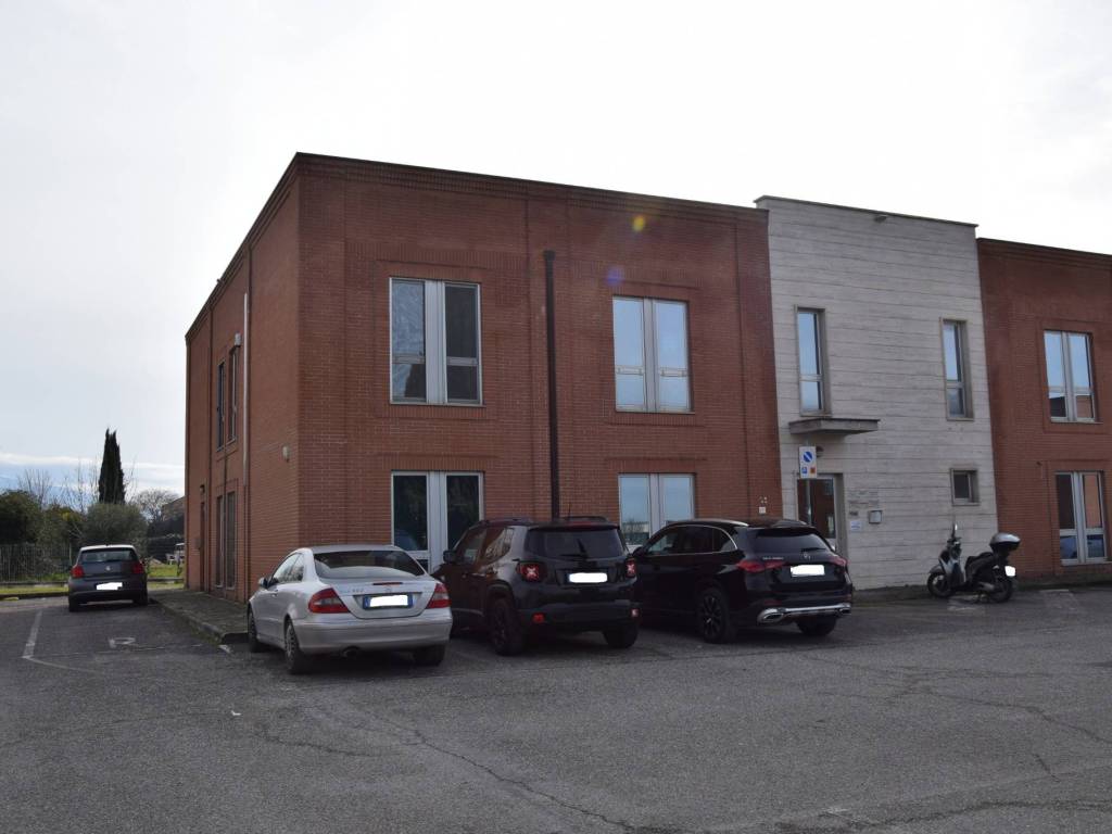 ufficio in affitto a Foligno in zona Paciana