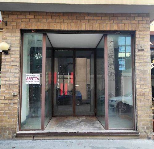 negozio in affitto a Foligno in zona Sterpete