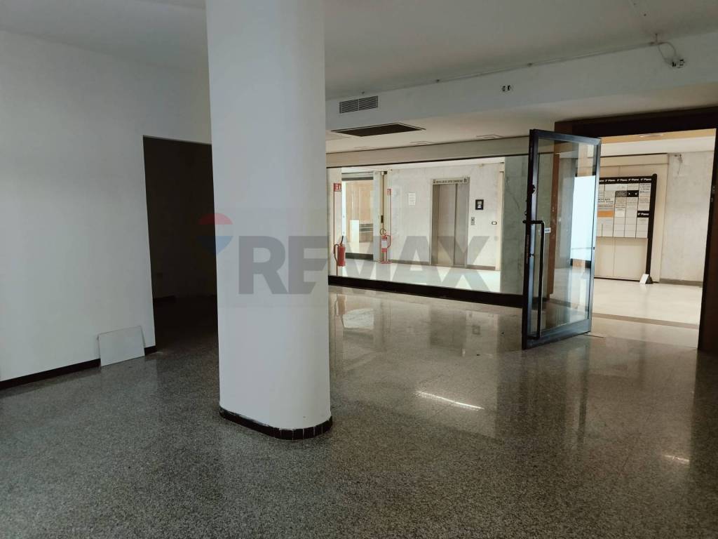 negozio in affitto a Foligno