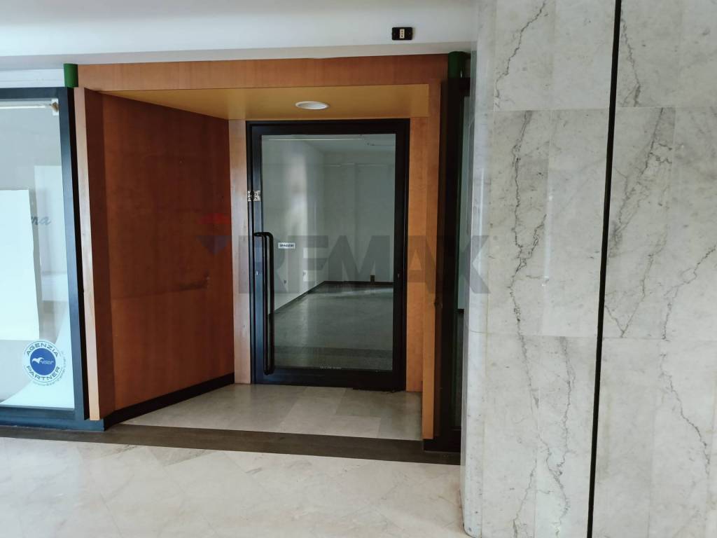 negozio in affitto a Foligno