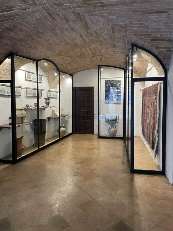 negozio in affitto a Foligno