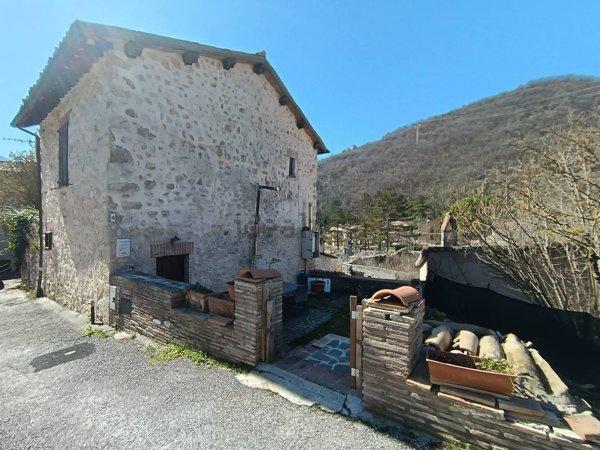 casa indipendente in affitto a Foligno in zona Scopoli