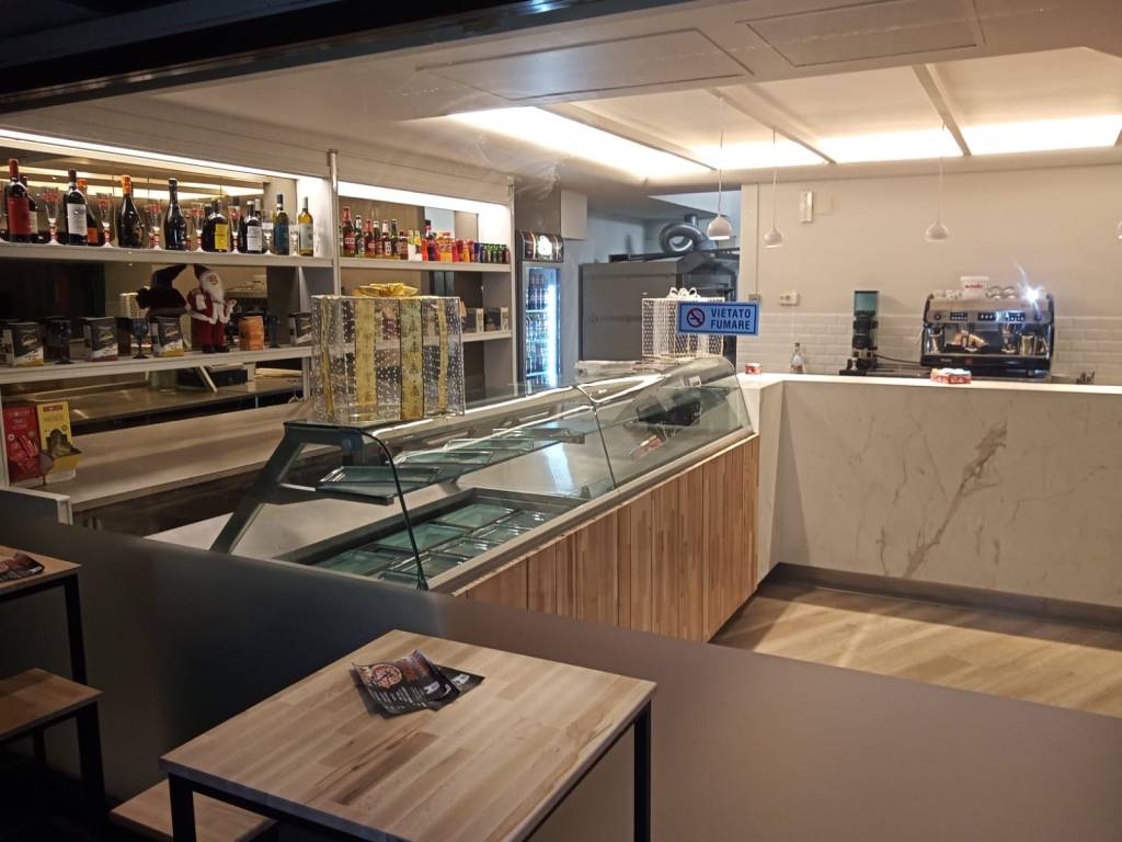 negozio in affitto a Foligno