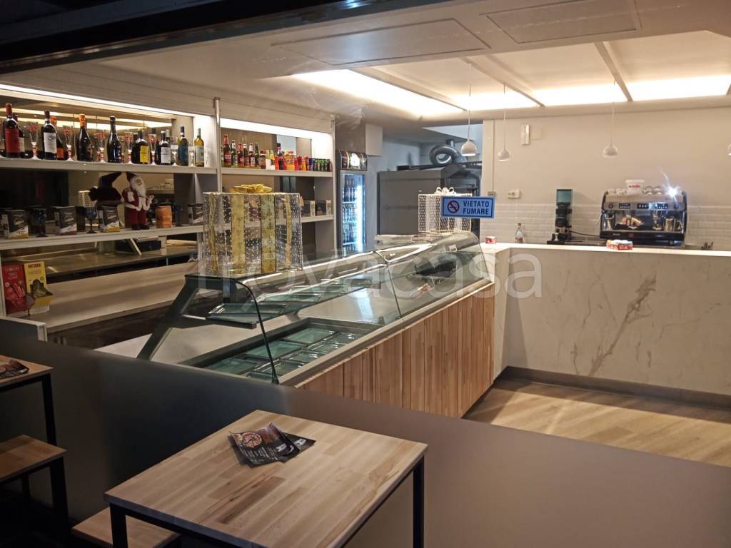 negozio in affitto a Foligno