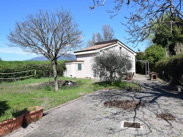 casa indipendente in affitto a Foligno in zona Corvia