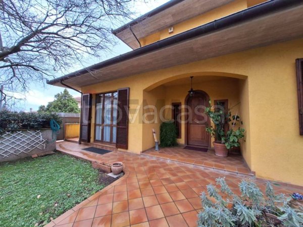 casa indipendente in affitto a Foligno in zona Camino