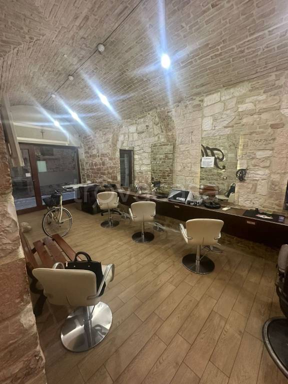 negozio in affitto a Foligno