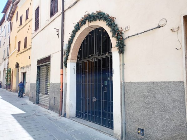 locale commerciale in affitto a Foligno in zona Montarone