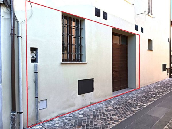 locale commerciale in affitto a Foligno in zona Montarone
