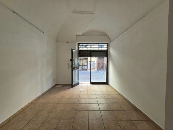 locale commerciale in affitto a Foligno