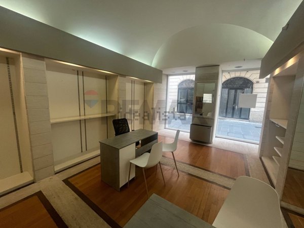 locale commerciale in affitto a Foligno