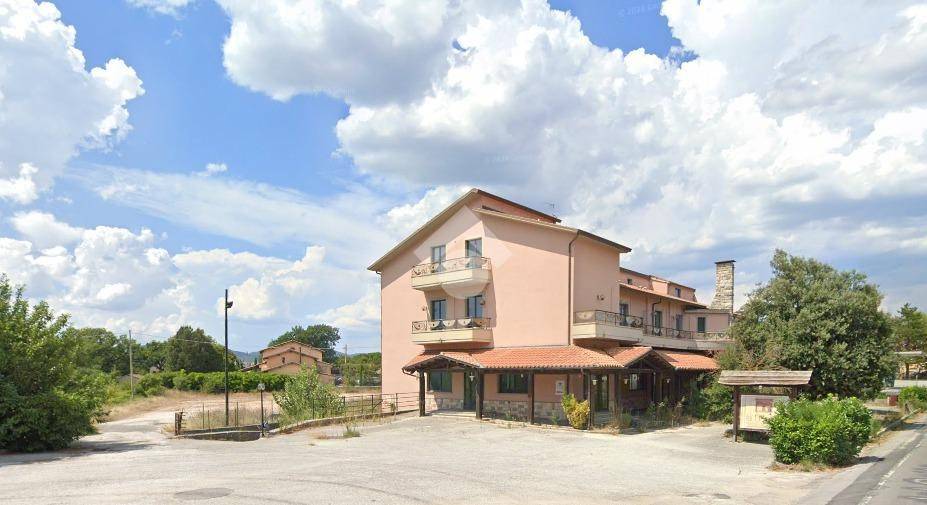 negozio in affitto a Fossato di Vico in zona Osteria del Gatto