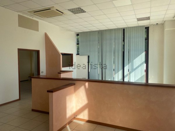 ufficio in affitto a Fossato di Vico in zona Osteria del Gatto