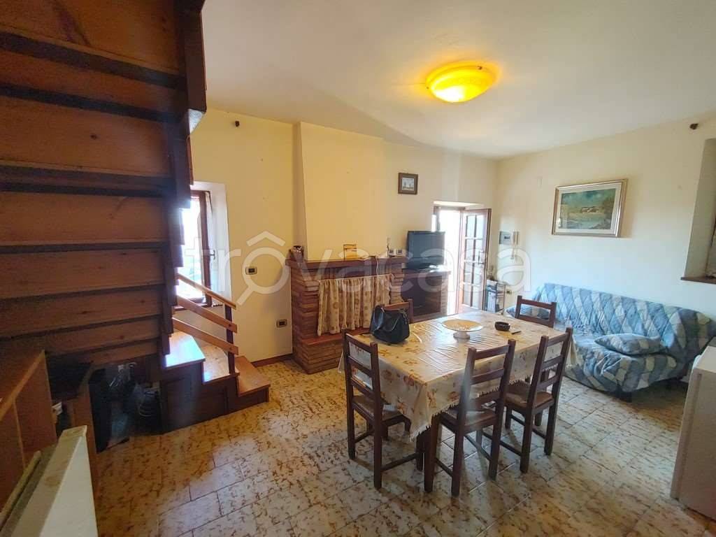 appartamento in affitto a Giano dell'Umbria in zona Bastardo
