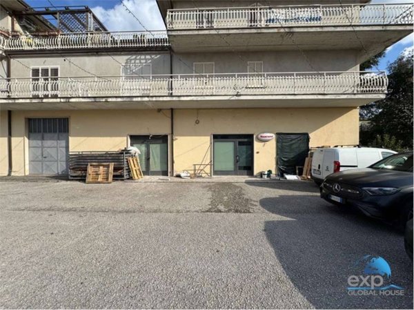 negozio in affitto a Giano dell'Umbria in zona Bastardo