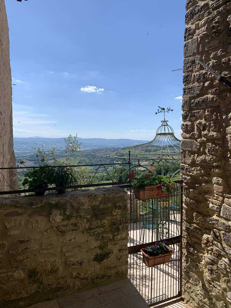 intera palazzina in affitto a Gualdo Cattaneo in zona San Terenziano