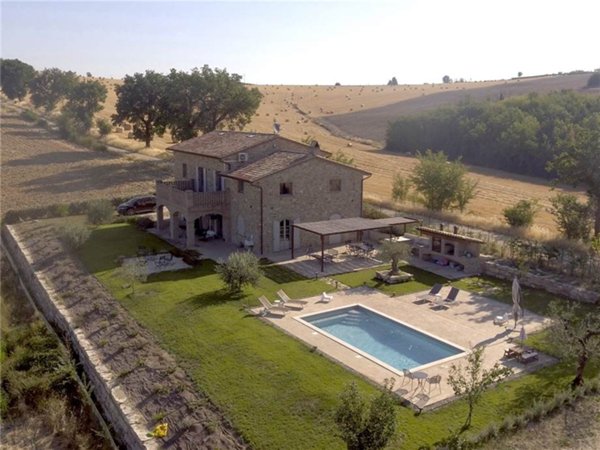 casa indipendente in affitto a Gualdo Cattaneo in zona Saragano