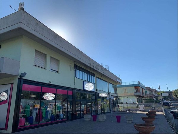 locale commerciale in affitto a Gualdo Tadino