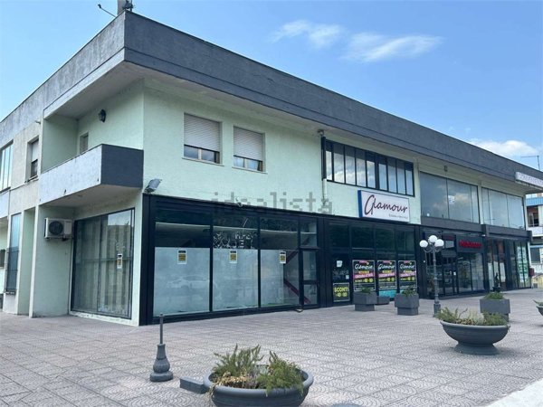 locale commerciale in affitto a Gualdo Tadino