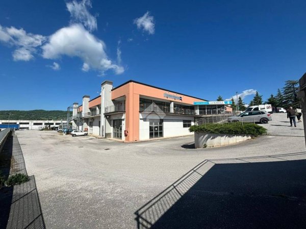 negozio in affitto a Gualdo Tadino