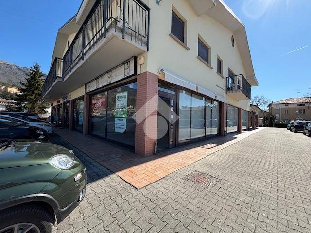 negozio in affitto a Gualdo Tadino