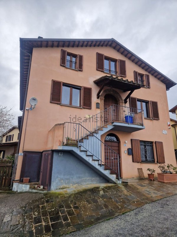 appartamento in affitto a Gualdo Tadino in zona Busche