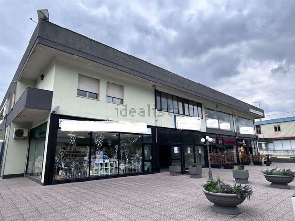 locale commerciale in affitto a Gualdo Tadino in zona Casale