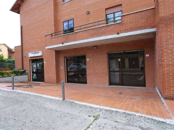 negozio in affitto a Gubbio