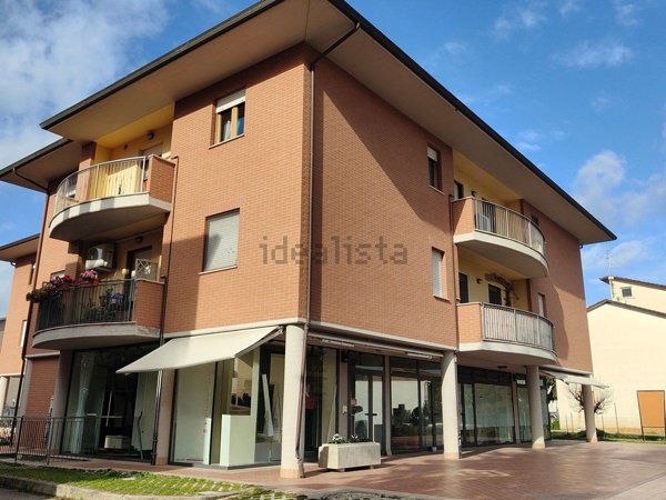 locale commerciale in affitto a Magione