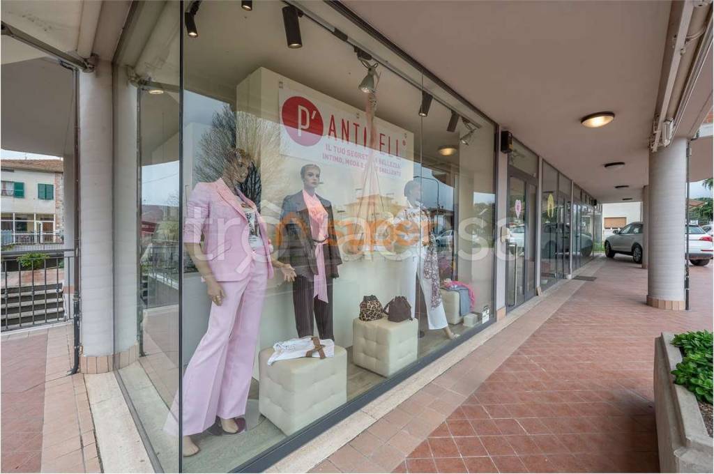 negozio in affitto a Magione