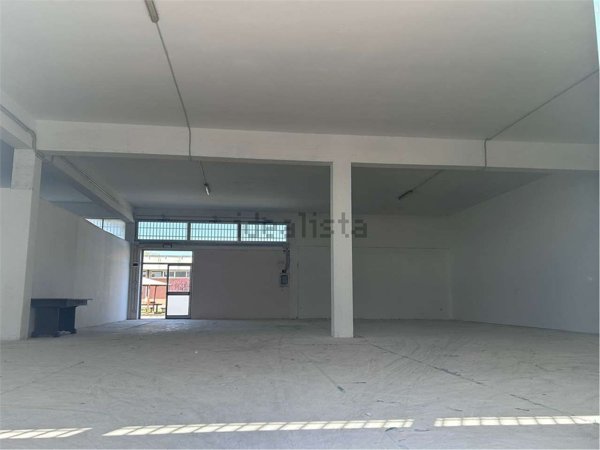 locale di sgombero in affitto a Magione