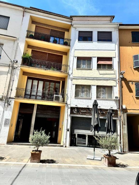 negozio in affitto a Marsciano