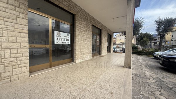 negozio in affitto a Massa Martana