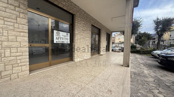 locale commerciale in affitto a Massa Martana