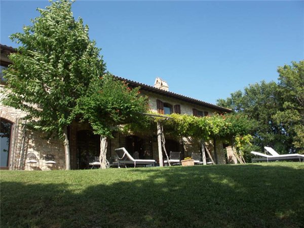 casa indipendente in affitto a Massa Martana