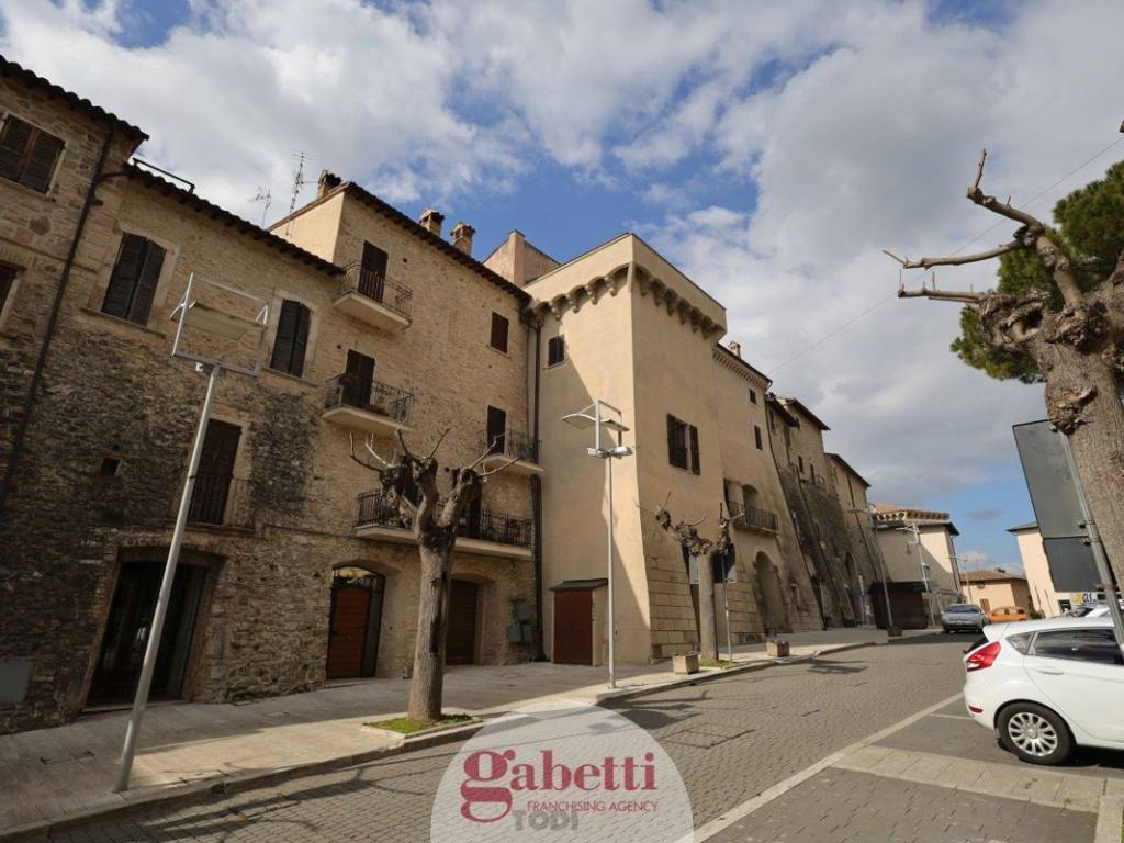negozio in affitto a Massa Martana