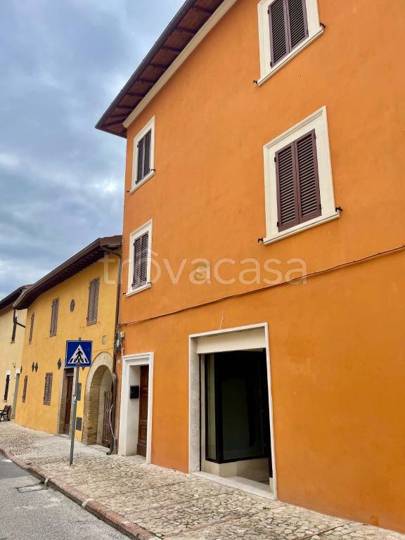 negozio in affitto a Montefalco