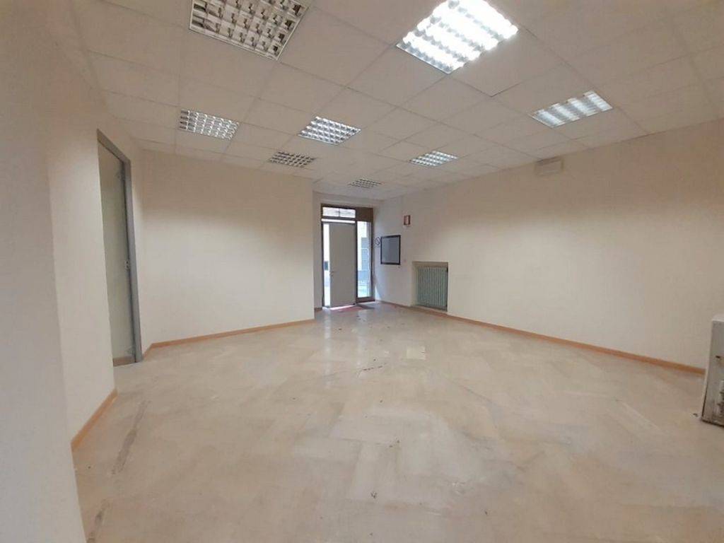 negozio in affitto a Panicale